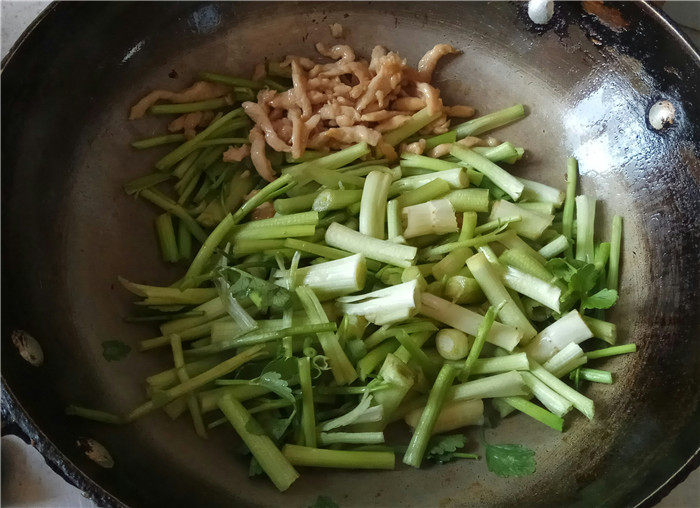 “春食野菜”水芹菜炒鸡丝的做法步骤：5