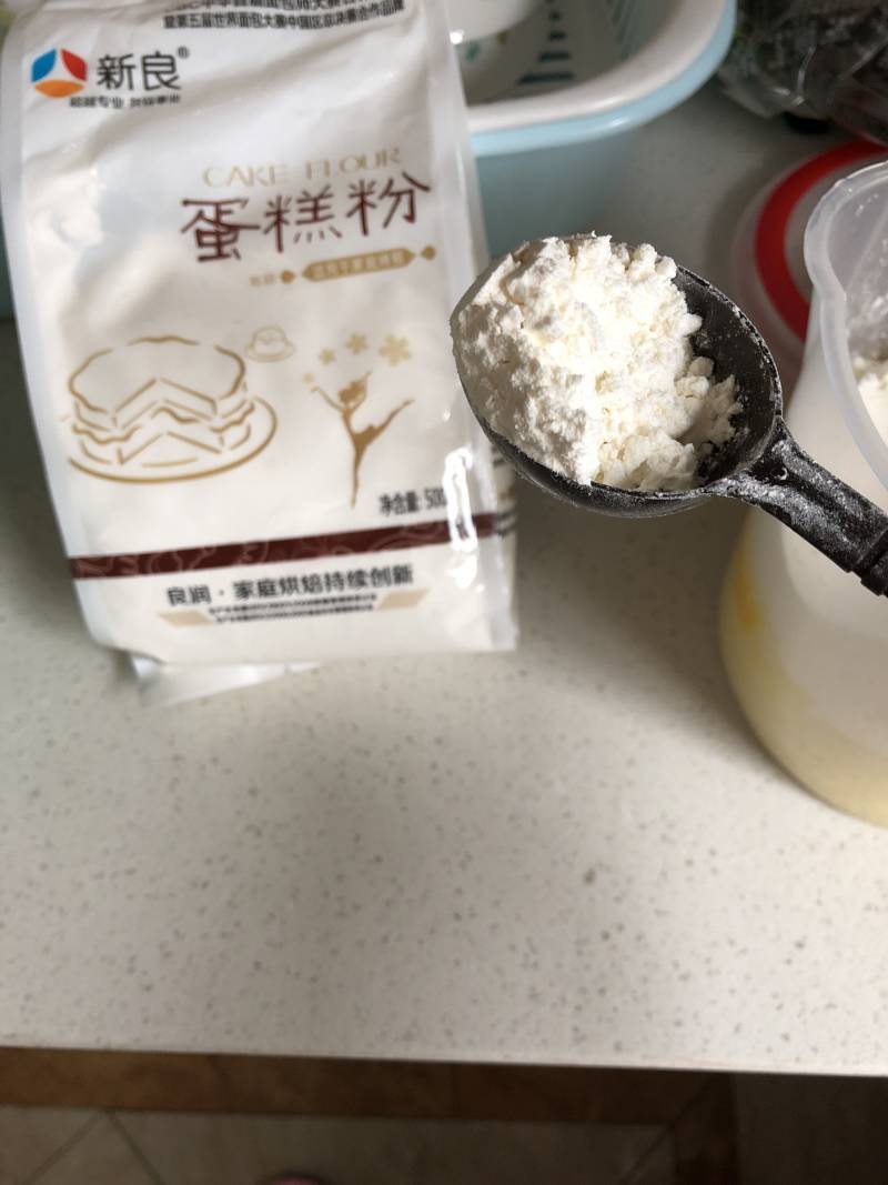 香浓牛奶芝麻蛋卷的做法步骤：1