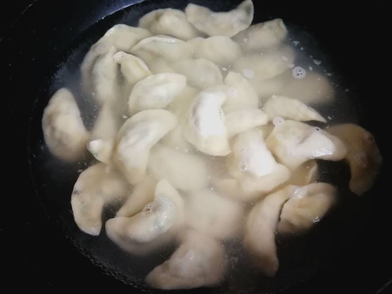 韭菜鸡蛋木耳素饺的做法步骤：18