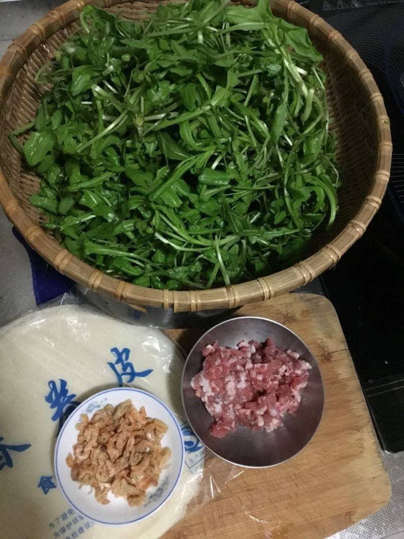 春季野菜：荠菜春卷的做法步骤：1