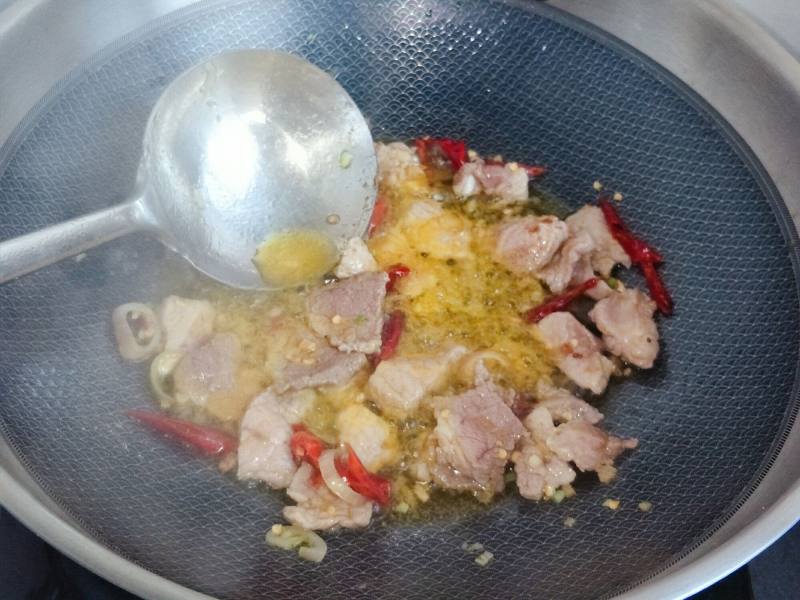 肉炒油菜心土豆片的做法步骤：4