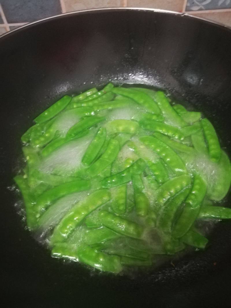 荷兰豆炒牛肉的做法步骤：3