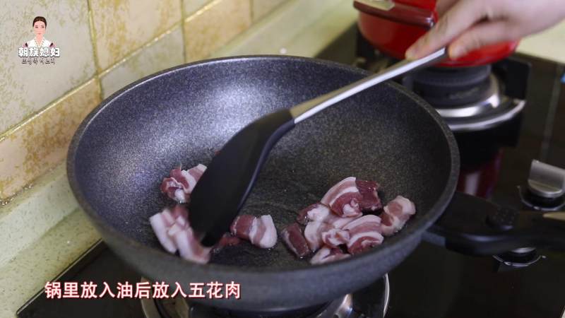 韩式辣白菜炒五花肉的做法步骤：7