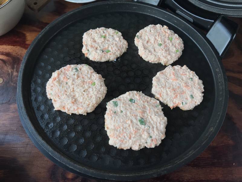 宝宝辅食～磷虾藕饼的做法步骤：11