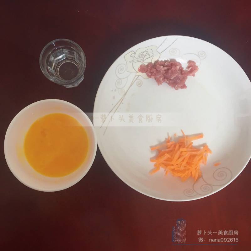 蛋黄瘦肉蔬菜羹 9月龄+的做法步骤：2