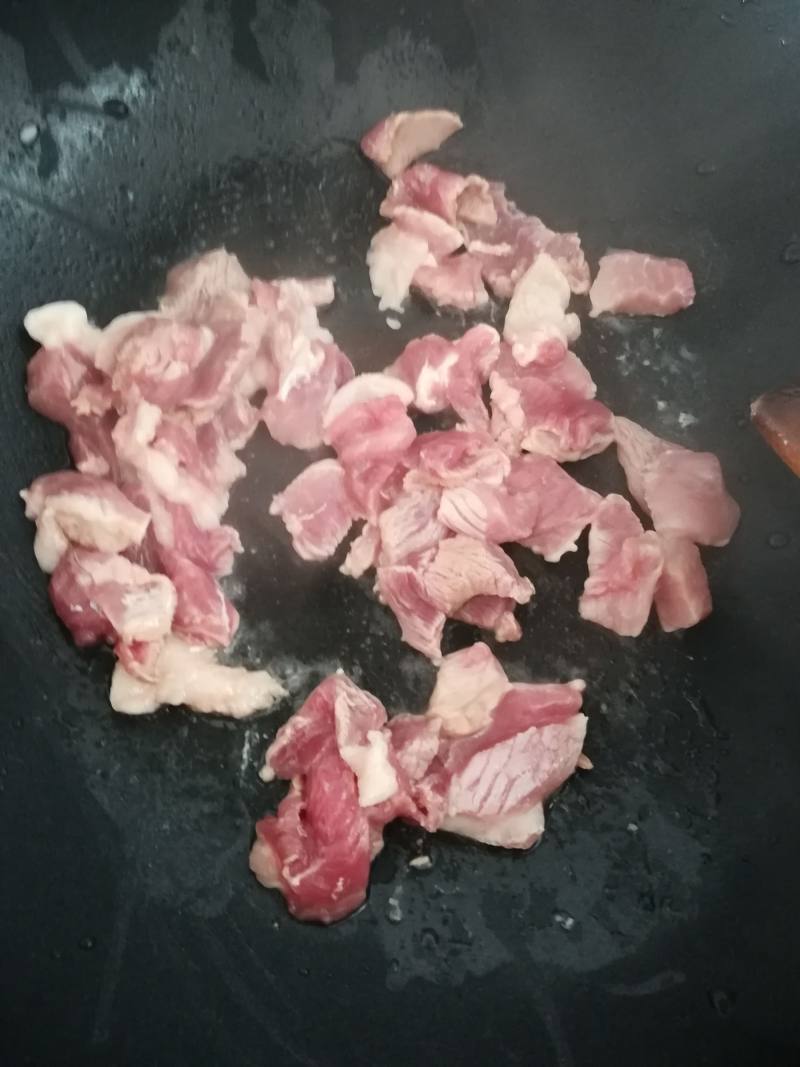 青豆炒肉的做法步骤：3