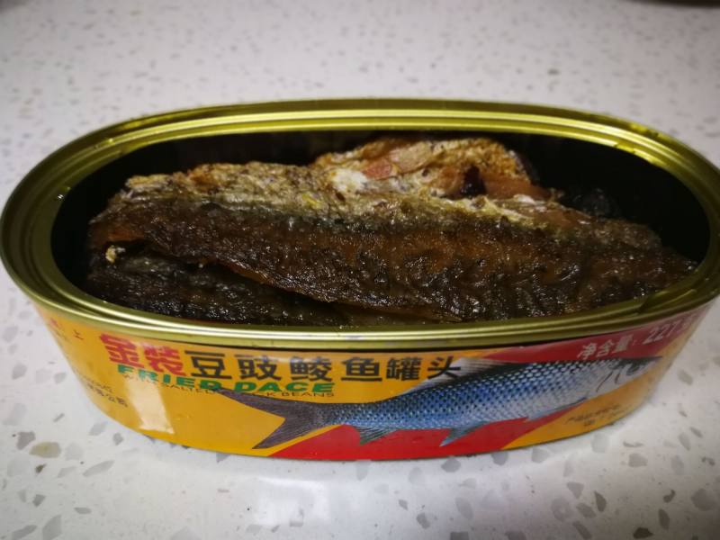 豆豉鲮鱼油麦菜的做法步骤：1