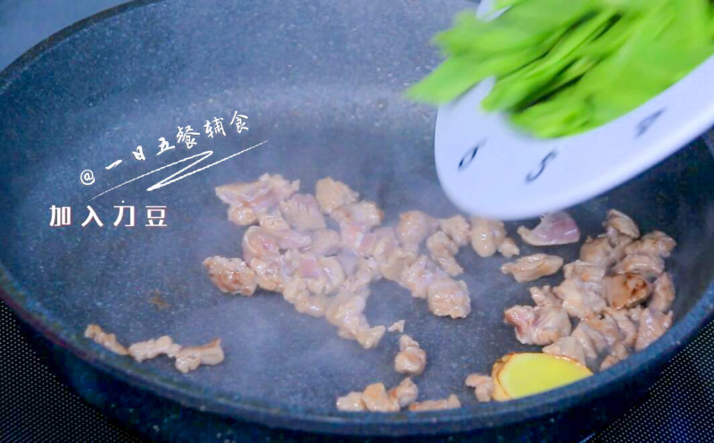 牛肉豆角焖面的做法步骤：3