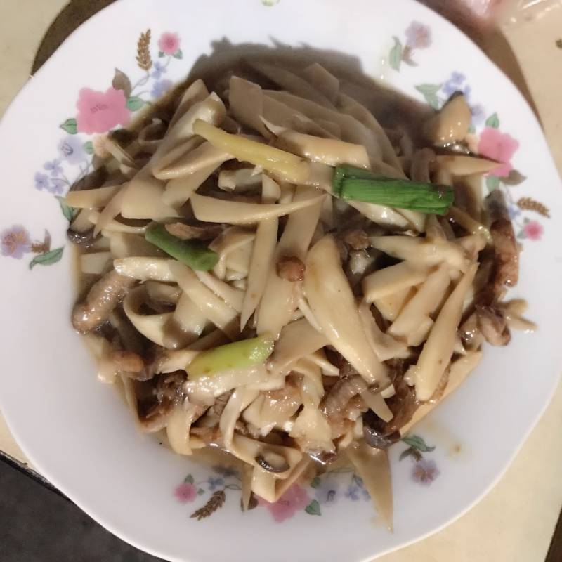 杏鲍菇炒肉丝的做法步骤：10