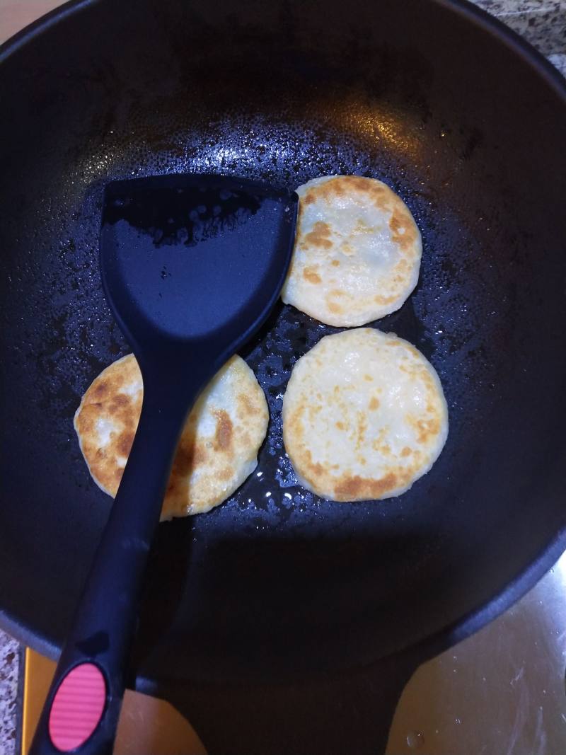 甜甜蜜蜜，黑芝麻糖饼的做法步骤：14