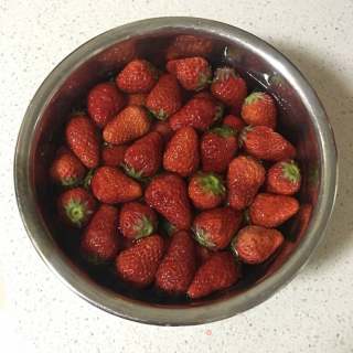 自制草莓酱的做法步骤：2