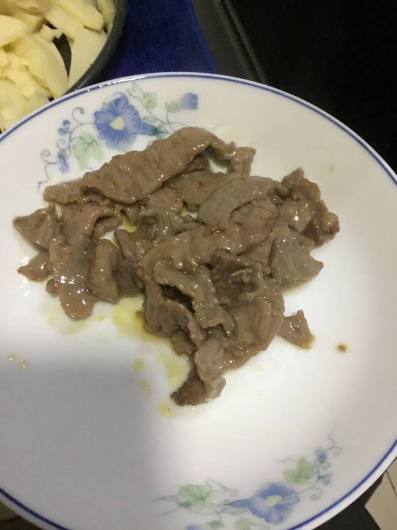 冬笋炒牛肉的做法步骤：8