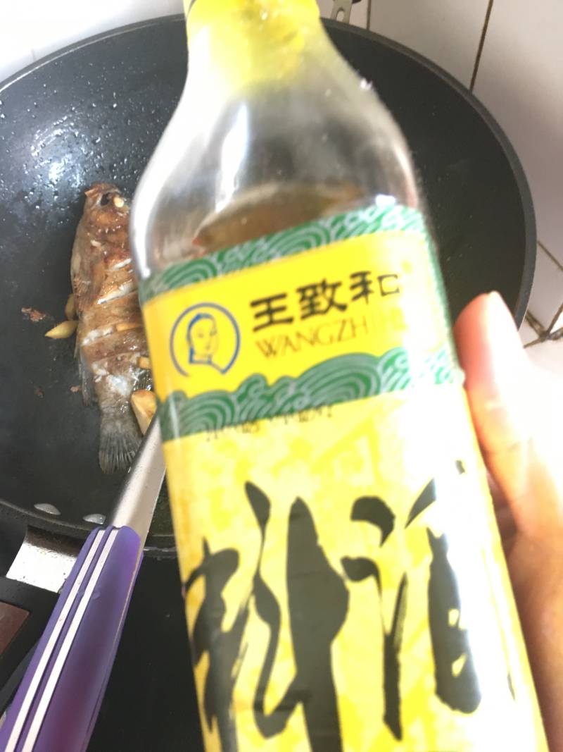 蒜子烧黑雕鱼的做法步骤：8