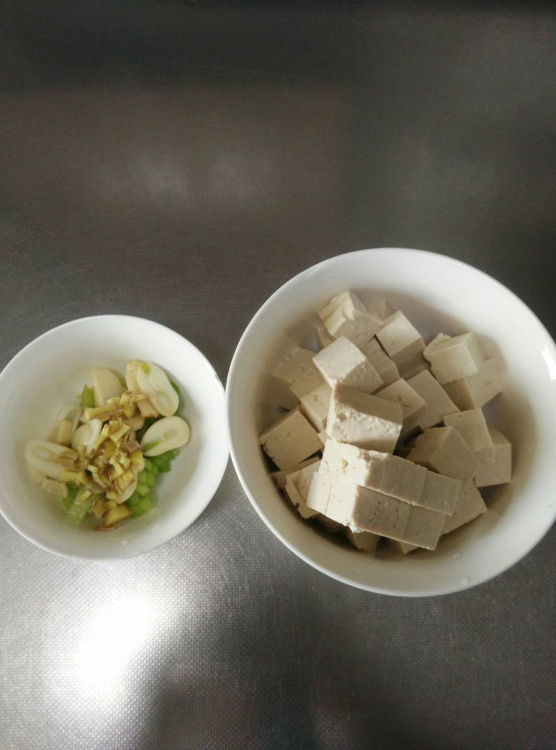 家常味烧豆腐的做法步骤：1