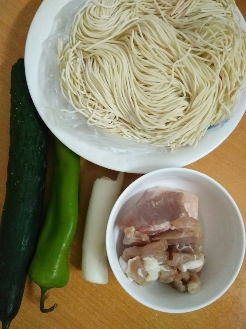 酱油肉末面的做法步骤：1