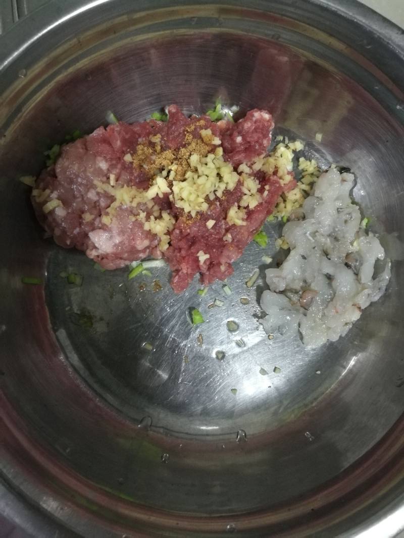 鲜肉家常馄饨的做法步骤：1