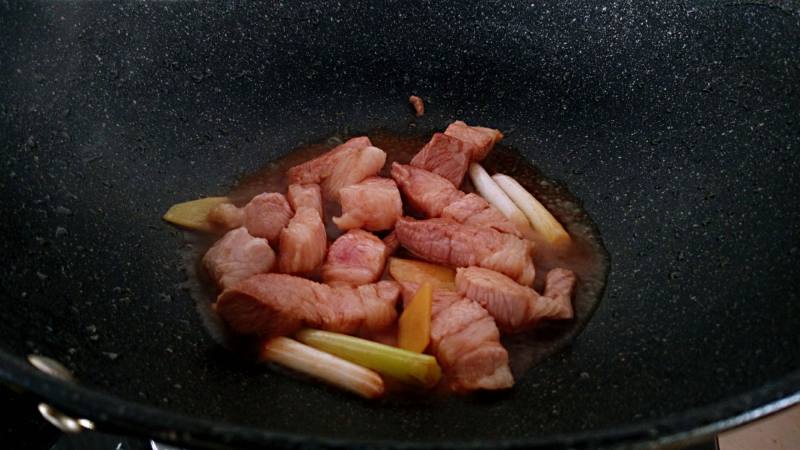 土豆烧肉块的做法步骤：7