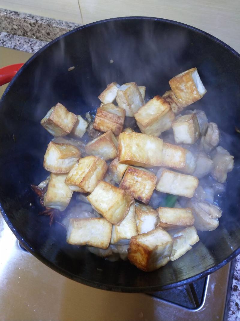 不一样的搭配～鸡腿香菇炖豆腐的做法步骤：11