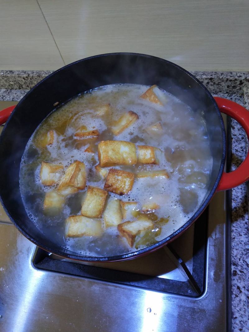 不一样的搭配～鸡腿香菇炖豆腐的做法步骤：12