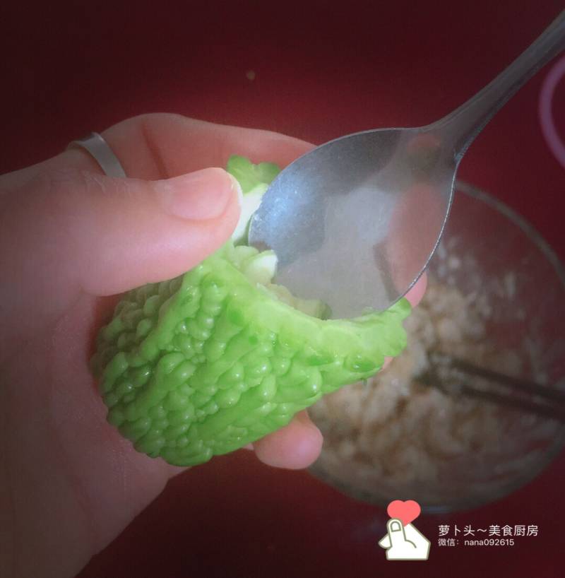 清热去火消暑食谱～苦瓜酿鲜虾的做法步骤：4