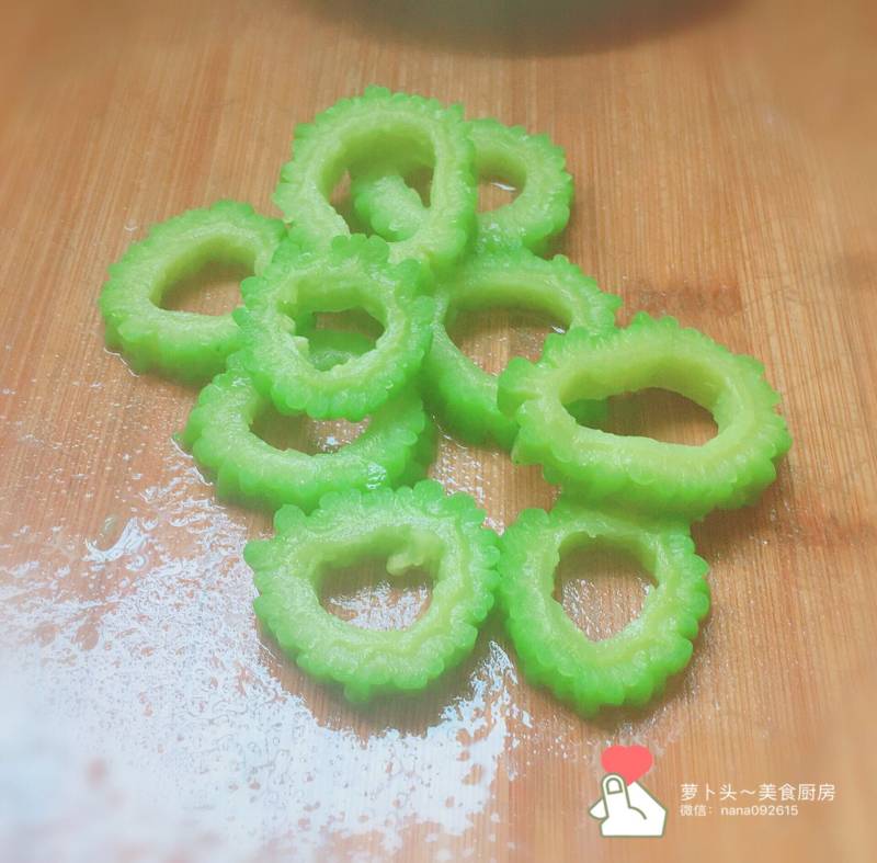 清热去火消暑食谱～苦瓜酿鲜虾的做法步骤：6