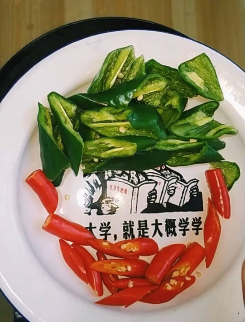 辣椒炒豆皮的做法步骤：3