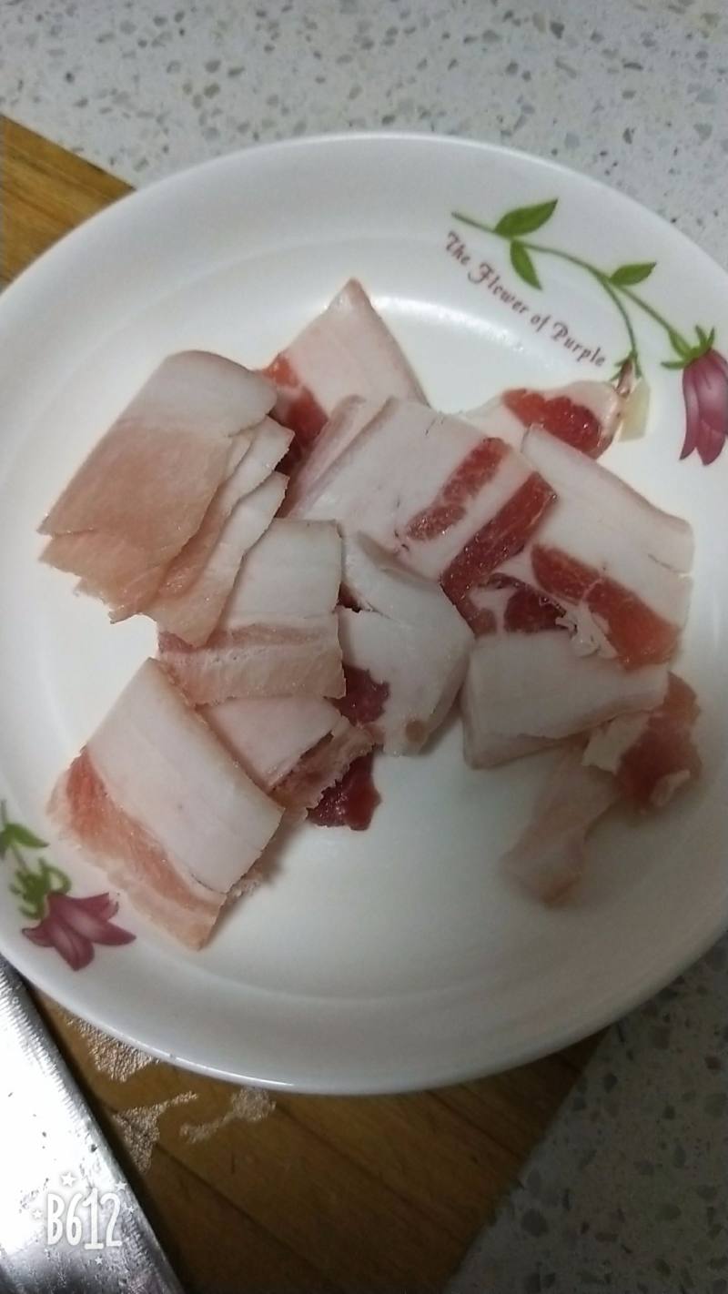 酸菜炒肉的做法步骤：1