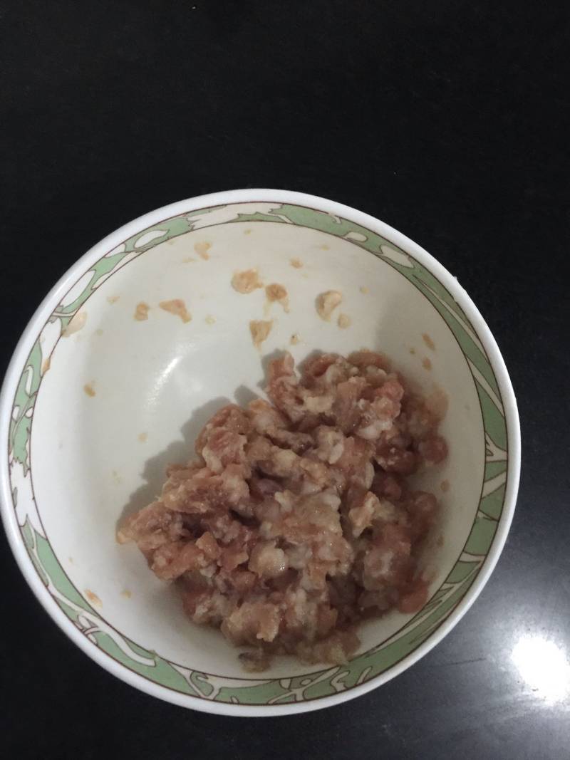 肉丸豆腐炖小白菜的做法步骤：1