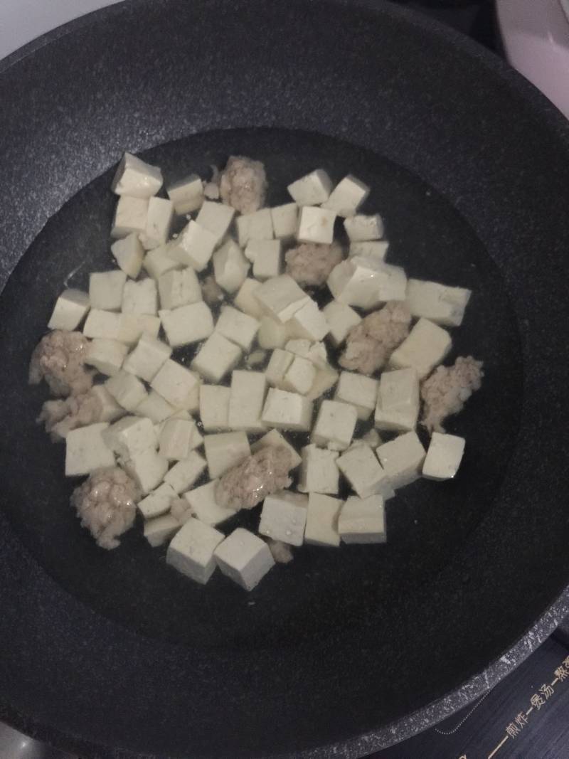 肉丸豆腐炖小白菜的做法步骤：5