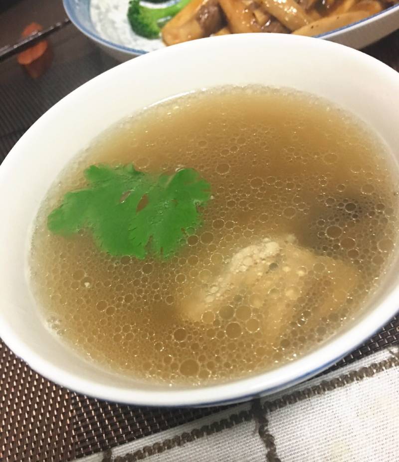 香菇排骨汤的做法步骤：3