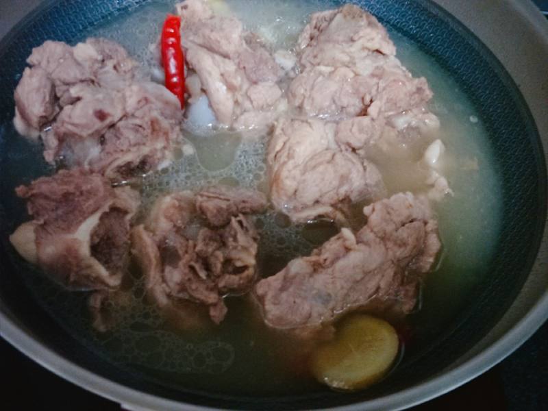 大骨肉烩酸菜的做法步骤：6