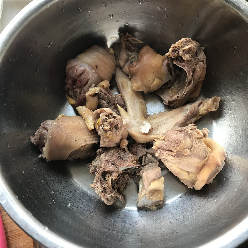 鸡肉炖土豆的做法步骤：2