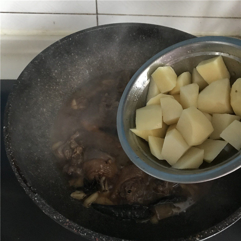 鸡肉炖土豆的做法步骤：7