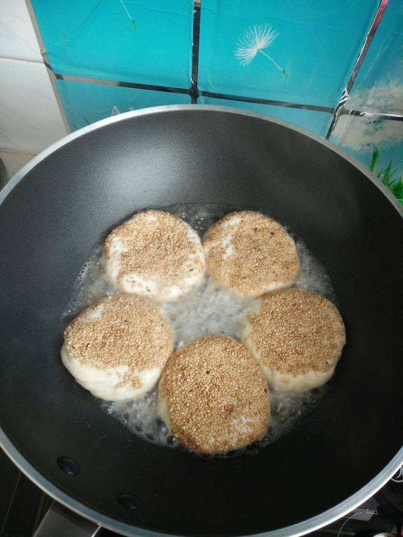 外皮酥脆的椒盐烧饼的做法步骤：10