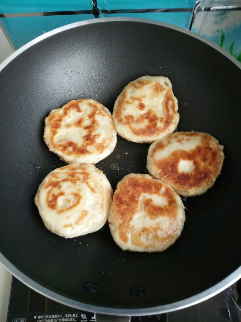 外皮酥脆的椒盐烧饼的做法步骤：11