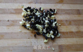 紫苏蒜头豆豉蒸三文鱼的做法步骤：2