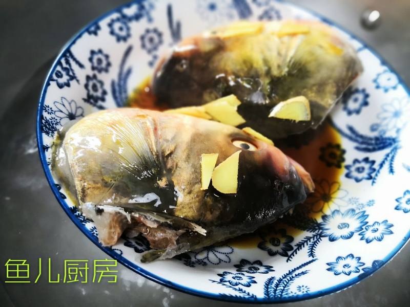 菜脯豆腐蒸鱼头──“鱼儿厨房”私房菜的做法步骤：4