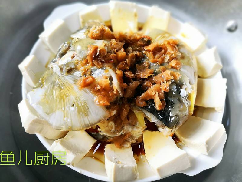 菜脯豆腐蒸鱼头──“鱼儿厨房”私房菜的做法步骤：7