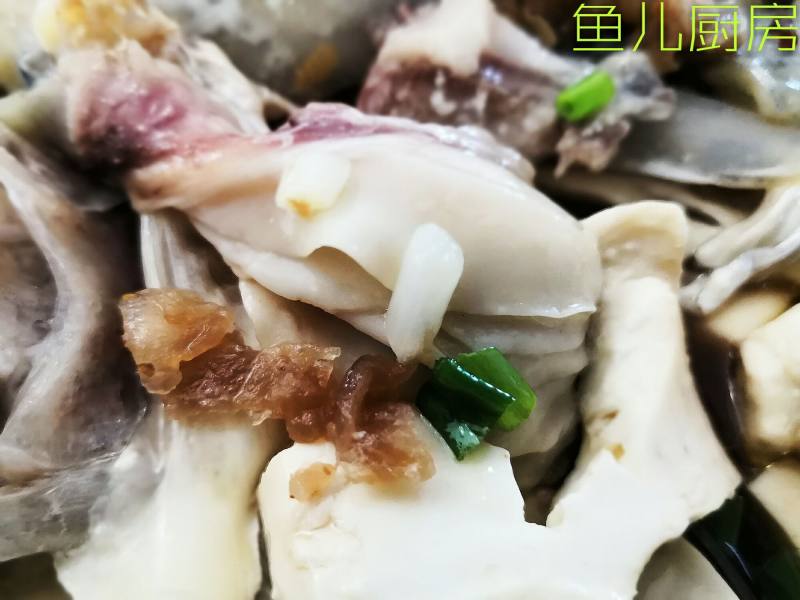 菜脯豆腐蒸鱼头──“鱼儿厨房”私房菜的做法步骤：9