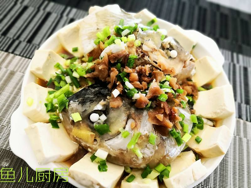 菜脯豆腐蒸鱼头──“鱼儿厨房”私房菜的做法步骤：10