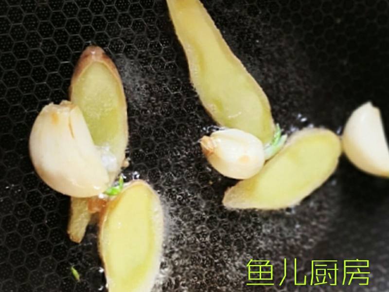 粉条烩鱼腩──“鱼儿厨房”私房菜的做法步骤：8