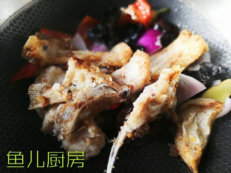 粉条烩鱼腩──“鱼儿厨房”私房菜的做法步骤：11