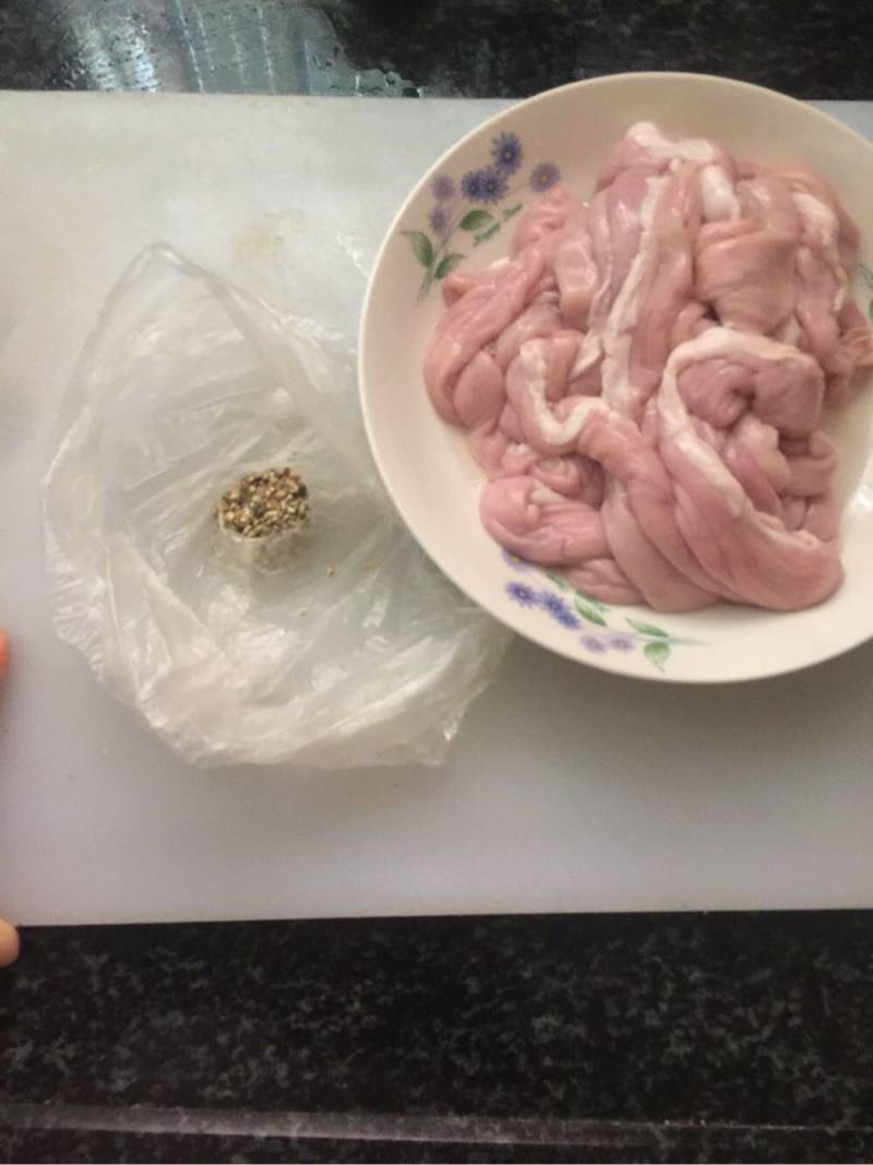 粉肠胡椒咸菜汤的做法步骤：1