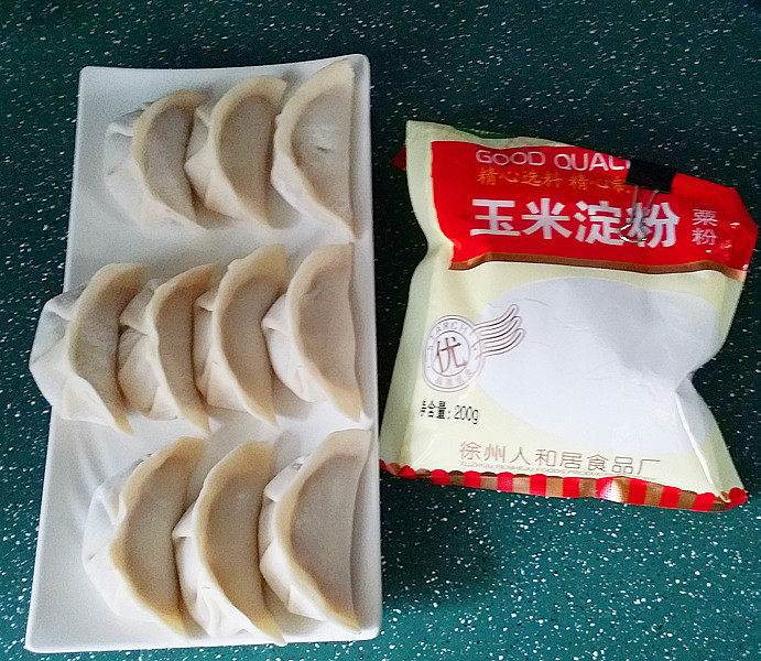 冰花煎饺的做法步骤：1