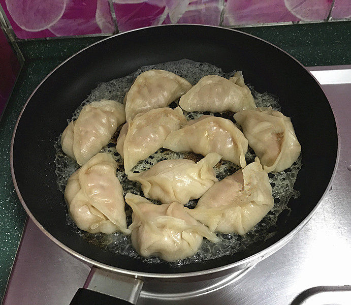 冰花煎饺的做法步骤：8