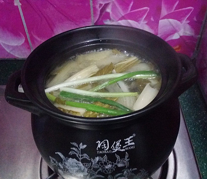 鸭腿腌菜汤的做法步骤：7