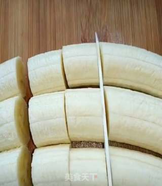 拔丝香蕉的做法步骤：1