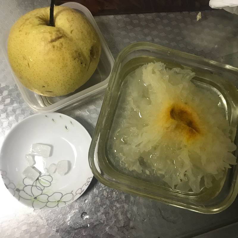 雪梨银耳汤的做法步骤：1