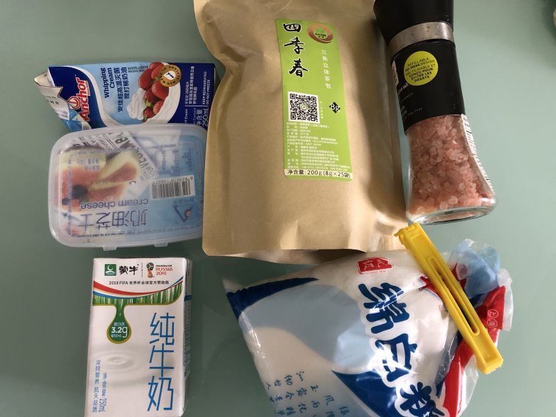 网红奶盖茶#夏日饮品#的做法步骤：1