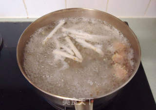 沙虫干咸蛋丝瓜汤的做法步骤：4